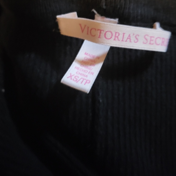 Victoria Secret Bkack Faux Leather Workout Leggings (XS)(LIKE NEW)(DEADSTOCK) - Picture 3 of 3